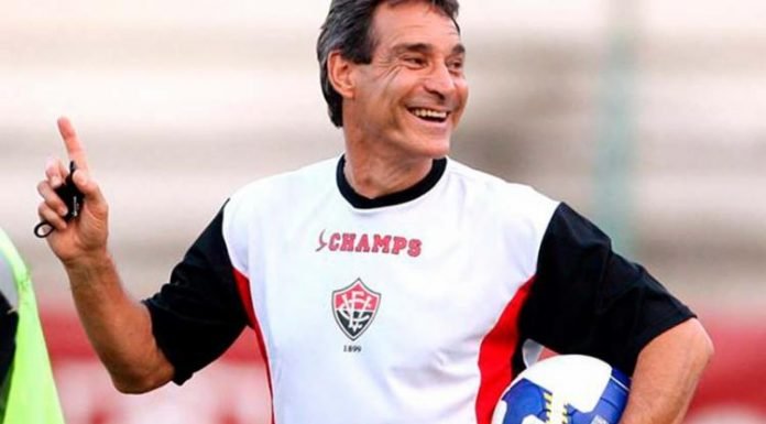 Paulo César Carpegiani é o novo técnico do Vitória