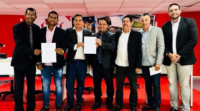 Vereadores da oposição protocolam pedido de CPI para investigar contratos do transporte escolar na gestão Joaquim Neto