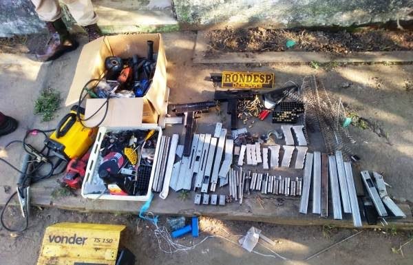 Ação da PM em fábrica clandestina de submetralhadoras deixa dois mortos no interior da Bahia