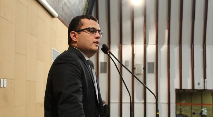 Alex Lima critica fechamento da Subseção Judiciária de Alagoinhas