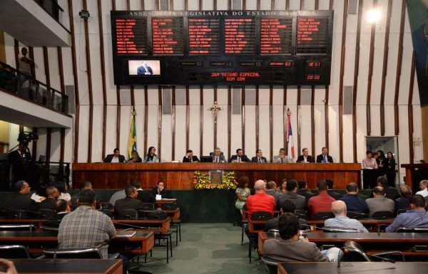 Líderes na Assembleia confirmam greve da PM e Rosemberg retira projeto que altera idade de praças