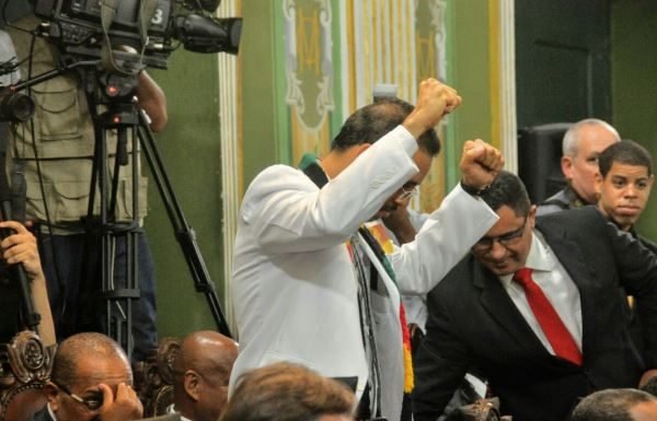 Sem assento em comissões, deputado Hilton Coelho tem direito a compor pelo menos um colegiado