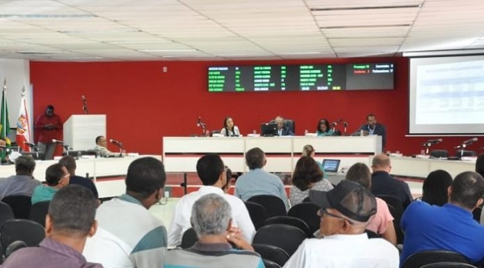 Em Audiência Pública realizada na Câmara de Alagoinhas, prefeitura apresenta o relatório resumido de execução orçamentária do 6º bimestre/2018 e o relatório de gestão fiscal do 3º quadrimestre de 2018