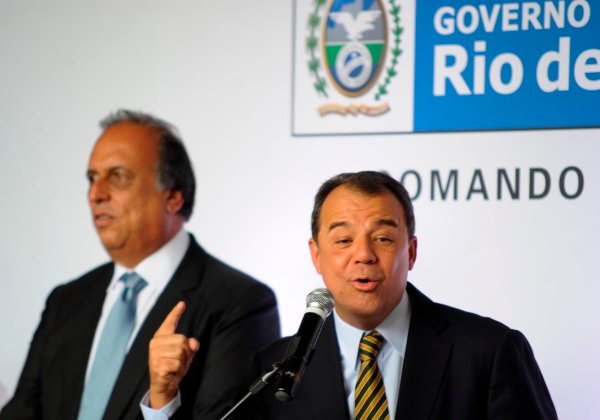 CABRAL TRANSMITE O GOVERNO A PEZÃO