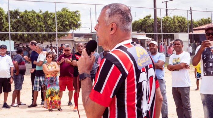 Prefeito Joaquim Neto reinaugura campo de bola do Barreiro