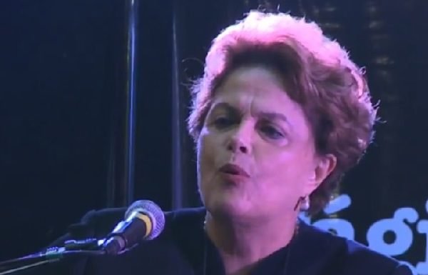 Dilma defende que Lula não aceite sair da prisão para regime semiaberto