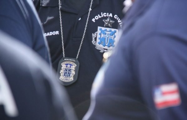 Mulher é presa em flagrante após ameaçar filha e descumprir medida protetiva em Camaçari
