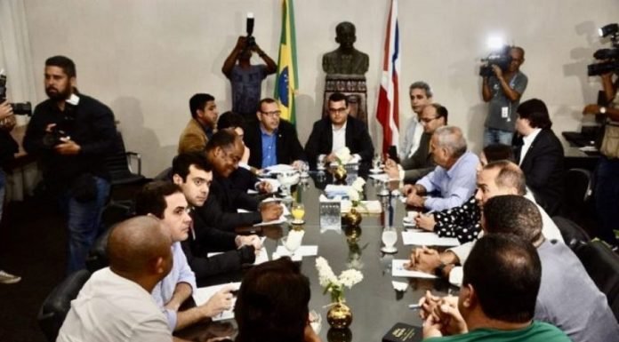 Termina sem acordo encontro de Prisco com deputados para tratar da greve da PM