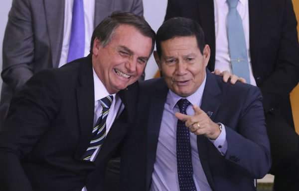 Bolsonaro recua e enviará Mourão à cerimônia de posse de Fernández