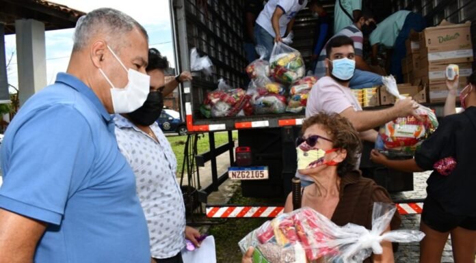 600 cestas básicas são entregues aos moradores da Vila São Pedro