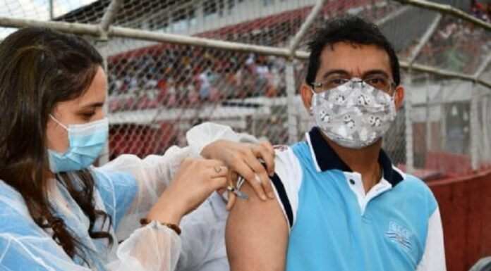 Alagoinhas inicia aplicação da primeira dose da vacina contra covid-19 em pessoas a partir de 21 anos neste domingo(22)