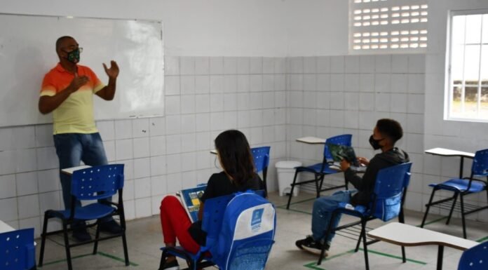 De forma semipresencial e com todos os protocolos de segurança, estudantes retornam às aulas na rede municipal de Alagoinhas