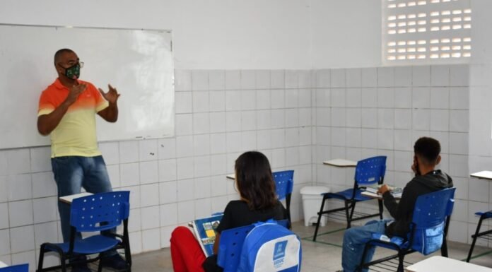 Retorno semipresencial das aulas nas escolas municipais de Alagoinhas é avaliado positivamente pela SEDUC