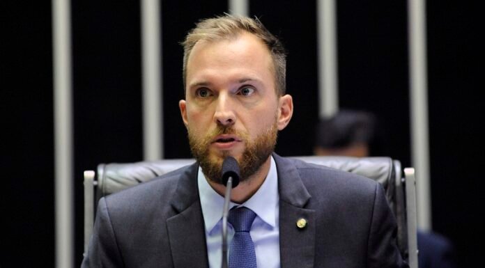 Deputado sugere que Fundão de R$ 5,7 bi seja revertido para atenção às vítimas das chuvas na Bahia