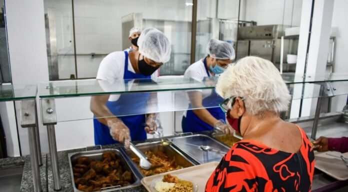 Em celebração à Sexta-feira Santa, SEMAS promove almoço especial gratuito no Restaurante Popular