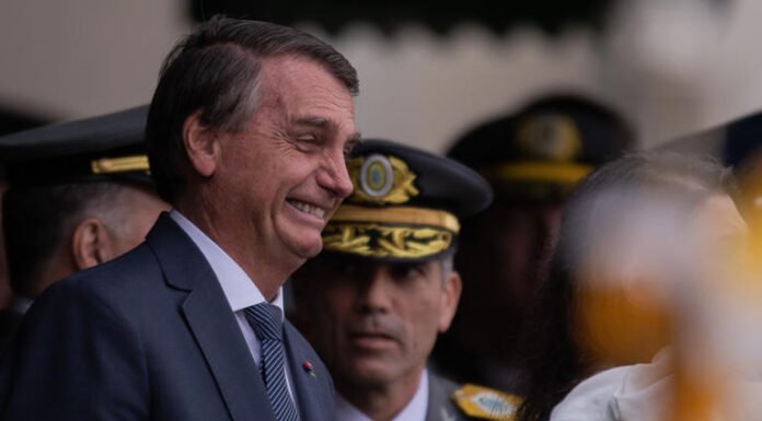 Folha de S. Paulo: Campanha de Bolsonaro aposta em emprego para trazer eleitores arrependidos