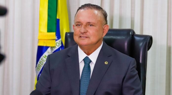 Adolfo Menezes promulga alteração na Constituição baiana que eleva valor das emendas dos deputados estaduais