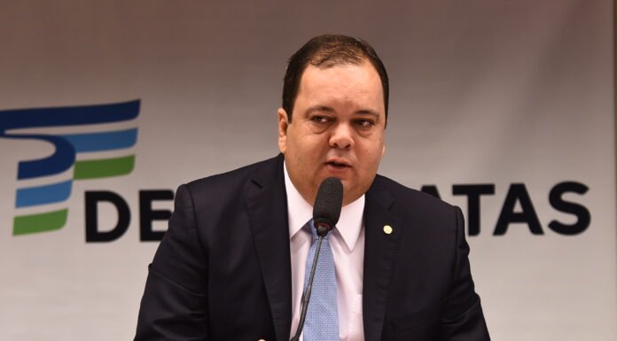 Mirando presidência da Câmara dos Deputados, Elmar Nacimento tem encontro com Michel Temer