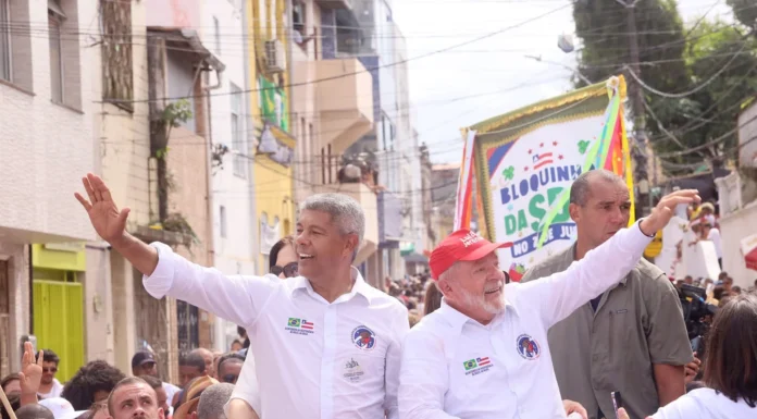 Lula desfila em carro aberto no 2 de Julho da Bahia ao lado do Governador Jerônimo Rodrigues