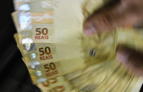 Décimo terceiro salário deve ser pago até sexta-feira