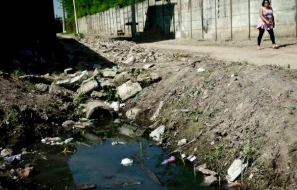 Pesquisa mostra que 58,3% dos baianos vivem sem acesso à rede de esgoto