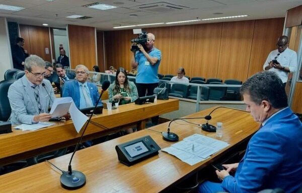 Relatório de audiências públicas rejeita renovação de contrato com a Coelba