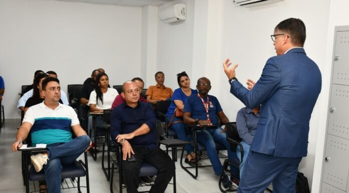 Fiscais da Semorp participam de treinamento de qualificação para atendimento