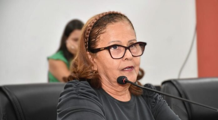 Vereadora Raimunda Florêncio defende construção de escola do Fundamental 2 no Barreiro