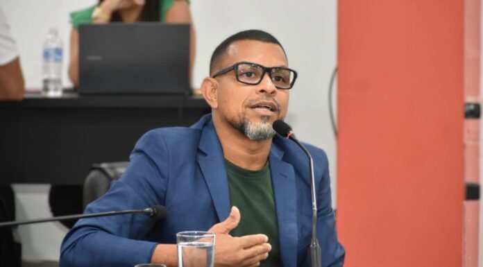 Vereador Anderson Xará propõe programa de apoio às mães de crianças com neurodivergência