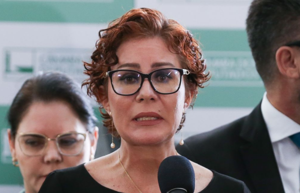 STF tem 3 votos para condenar Zambelli a mais de 5 anos de prisão