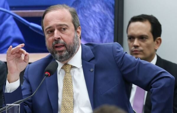 Ministro de Minas e Energia terá que explicar autorização para BYD explorar lítio no país