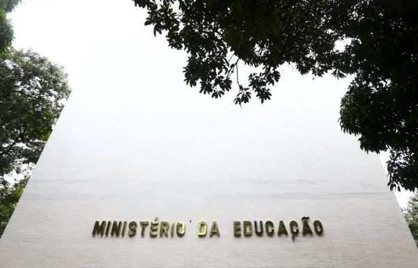 MEC conclui novo marco do ensino a distância com regras mais rígidas