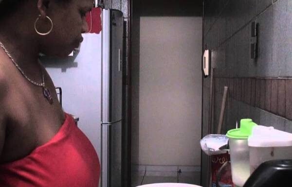 Maioria das domésticas no Brasil é mulher negra, chefe de família e mãe solo, diz pesquisa