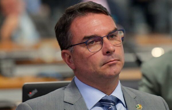Paulo Gonet pode entrar no ‘rol de possíveis sancionados’ pelos EUA, diz Flávio Bolsonaro