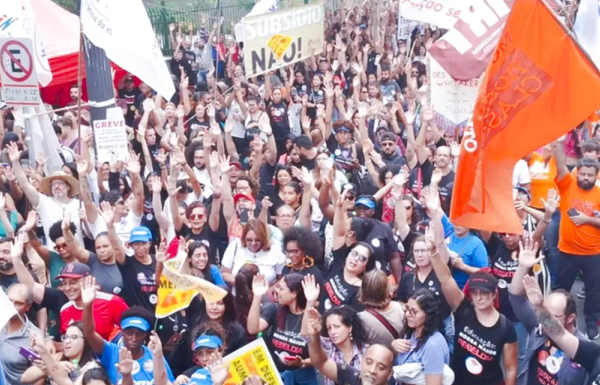 Professores da rede municipal de Salvador decretam greve por tempo indeterminado