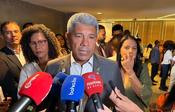 Jerônimo desconversa sobre críticas de Bruno Reis ao tratamento da APLB e diz torcer por acordo