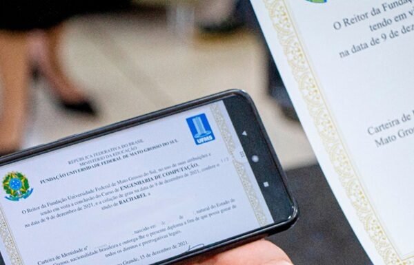 Diplomas universitários passam a ser digitais em instituições vinculadas ao MEC