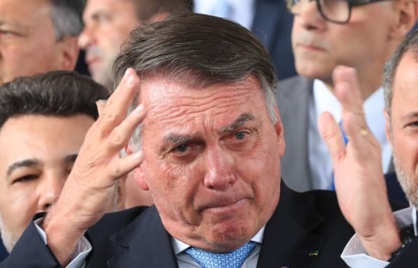 STF forma maioria e mantém Bolsonaro com tornozeleira