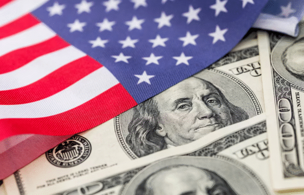 Dólar sobe com o aumento de tarifas americanas contra o Brasil