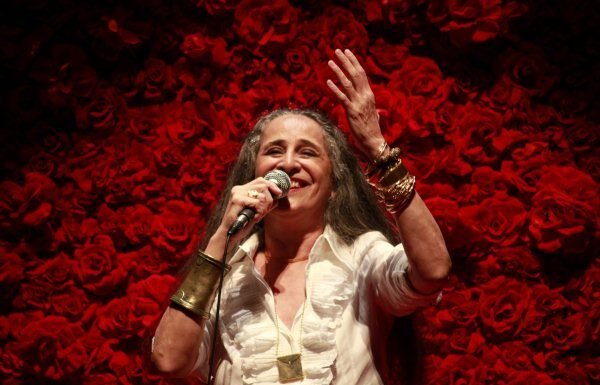 Ingressos para show de Maria Bethânia em Salvador esgotam em 1h30