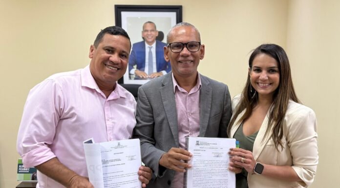 Planejamento participativo: Prefeitura de Alagoinhas entrega projetos de lei à Câmara Municipal