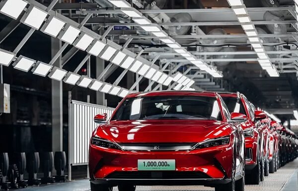 Salvador lidera no Nordeste em emplacamentos de carros elétricos em 2025