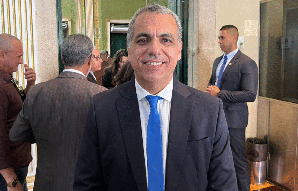 Vereador se solidariza com Bolsonaro após diagnóstico de câncer de pele