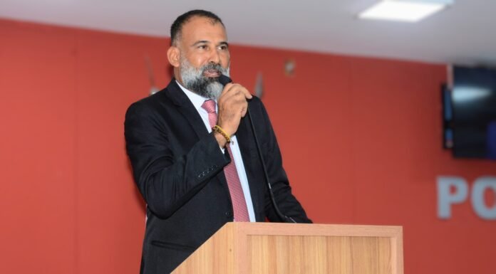 Café Musical em prol da APAE: Vereador Cláudio Abiúde recebe reconhecimento na Câmara Municipal por gesto solidário