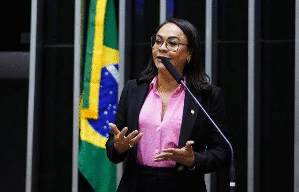 Ivoneide Caetano pausa mandato para tratar aneurisma cerebral: ‘Dias de agonia”