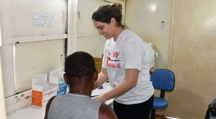 Outubro Verde: Sesau realiza testagem gratuita para sífilis na Central de Abastecimento