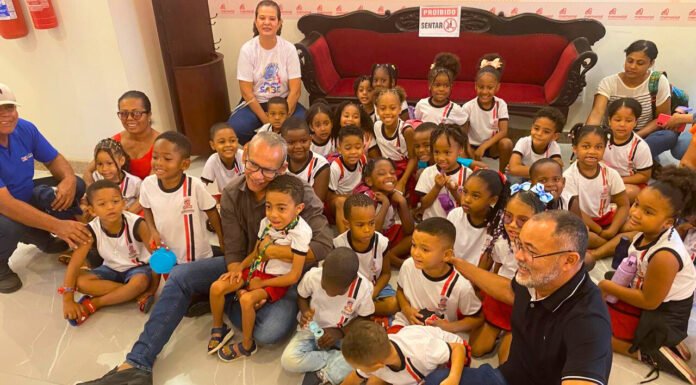 Estudantes e professores da Escola João Anastácio e Tiradentes visitam Memorial do Legislativo