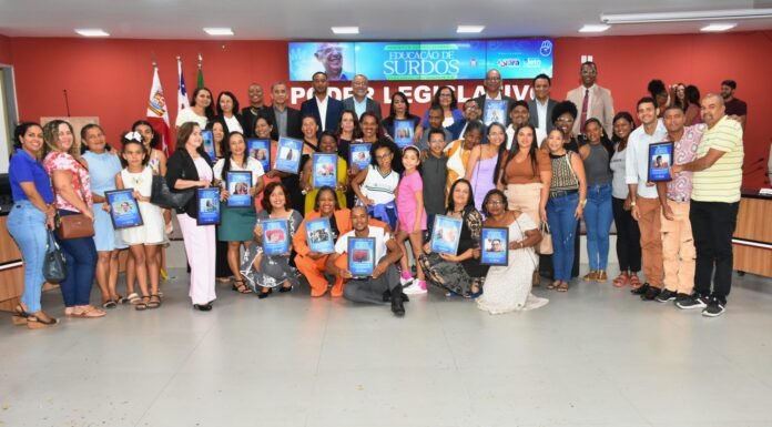 Câmara Municipal realiza sessão especial Irmão Rodolfo e homenageia profissionais da educação de surdos