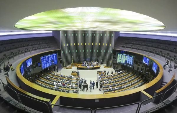 Câmara aprova licença-menstrual de até 2 dias por mês às trabalhadoras