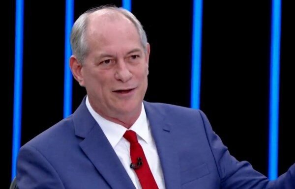 Ciro Gomes deixa o PDT e cogita candidatura contra o PT em 2026